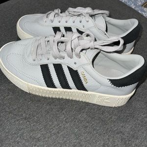 Platform adidas